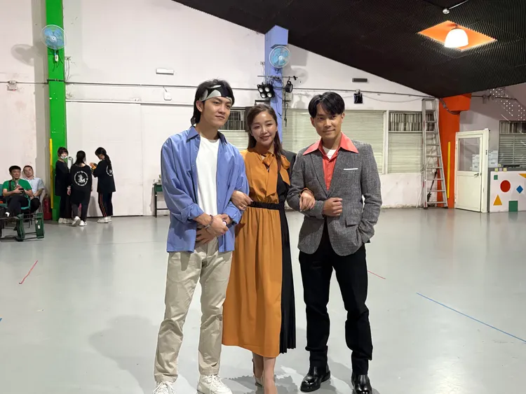 演唱會主秀由賴慧如（中）擔任，周旋許仁杰、郭忠祐之間。讀者提供