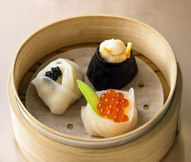 台南遠東香格里拉醉月樓《星級粵點・八味匠心》，其中「三喜合鳴」精緻呈現三款風味獨具的手作小點且各具風采。業者提供