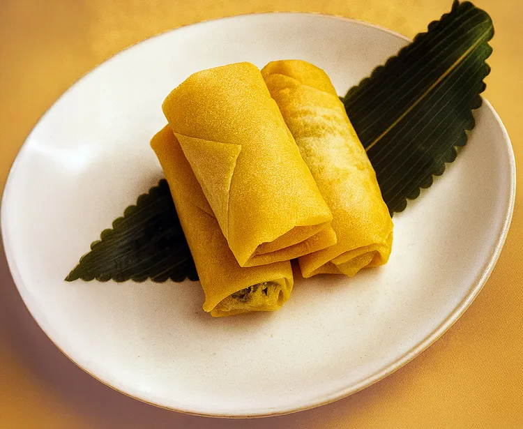 「鳳絲酥捲」外皮薄脆、口感清爽不油膩。業者提供