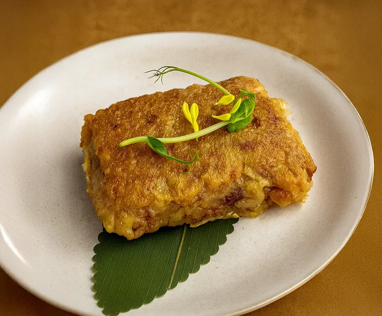 「金煎糯香」創新演繹廣式荷香糯米雞，外酥內糯、層次豐富。業者提供