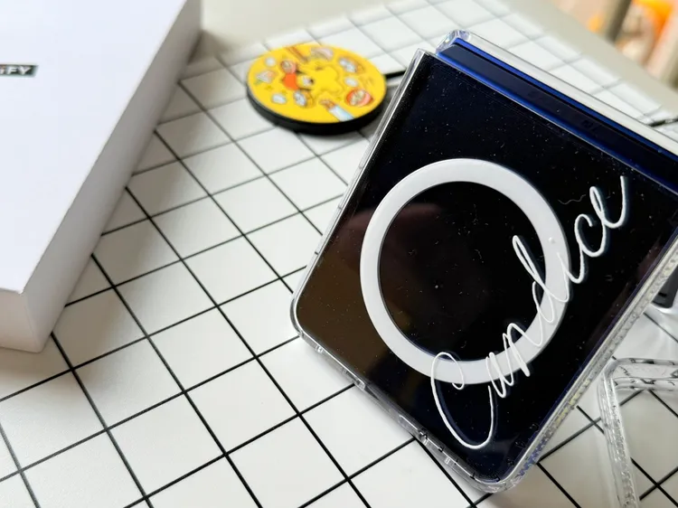 透明殼還可以自行設計想要顯示的字樣。趙筱文攝