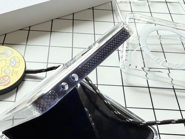 摺疊保護殼在保護方面也做得相當用心。趙筱文攝