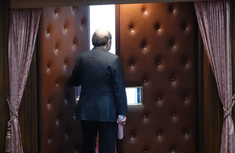 民進黨立院黨團總召柯建銘被點名是戰犯，面臨黨內逼宮。資照，莊宗達攝