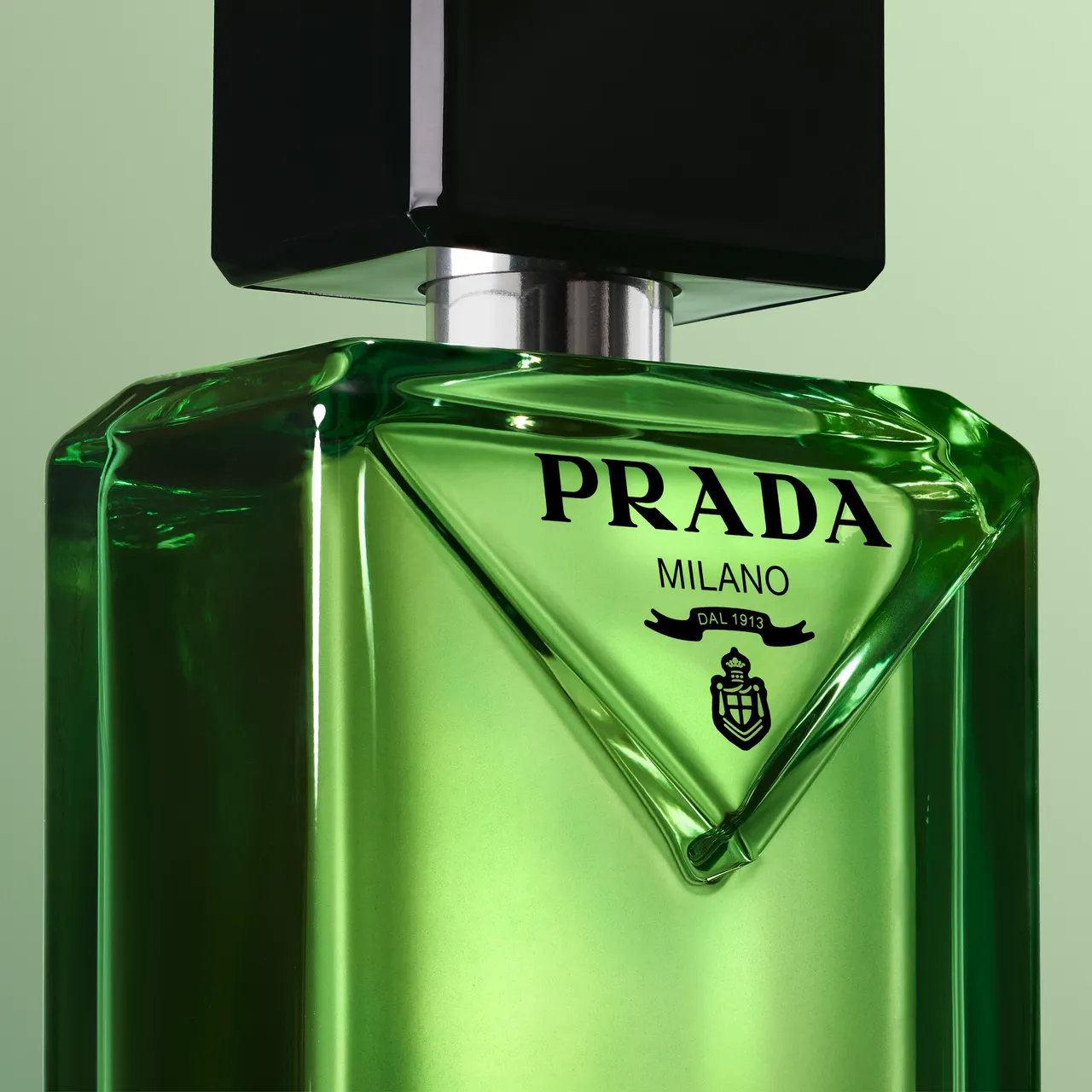 PRADA Paradigme重構本我男士淡香精,50ml/3650元、100ml/ 5150元。品牌提供