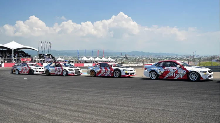 銀霧車隊在車隊總積分榜上穩居前三 (右1 秦錫鈞 右2 鄭宇峰 右3 方睿迪 右4 王昱竑 )。銀霧車隊提供