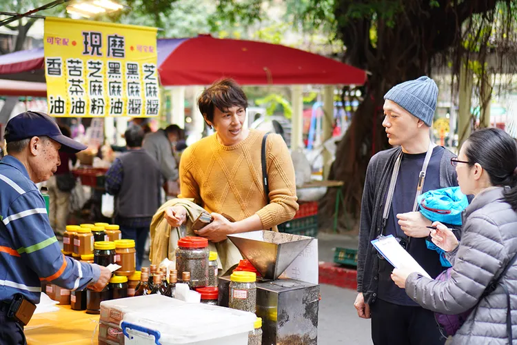 2024年1月江舟航帶日本廚師到果貿市場買菜，準備講習交流活動。江舟航提供