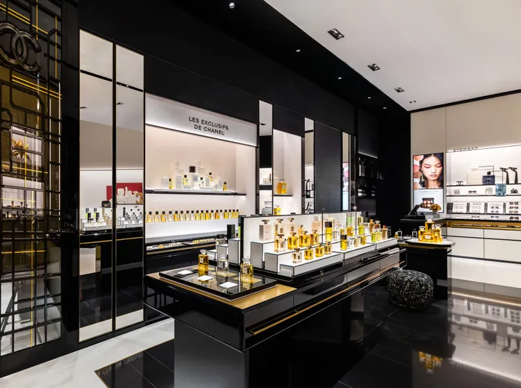 香奈兒美妝台北101化妝品精品店內裝。品牌提供