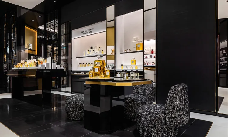 香奈兒美妝台北101化妝品精品店頂級奢華區。品牌提供