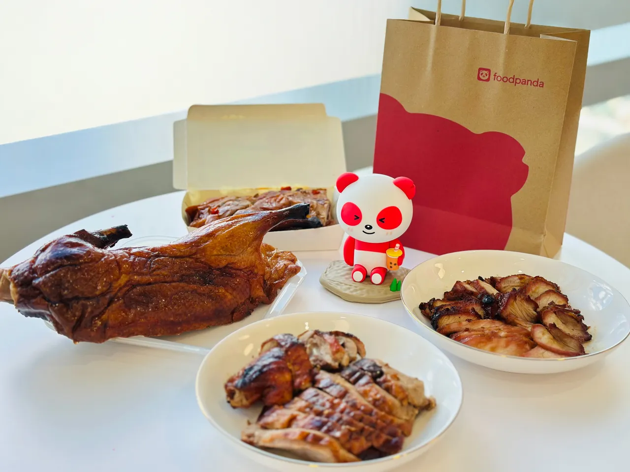 供品常胜军品项也重新洗牌,除了传统三牲鸡、猪、鱼之外,鸭肉意外突围夺下亚军。foodpanda提供