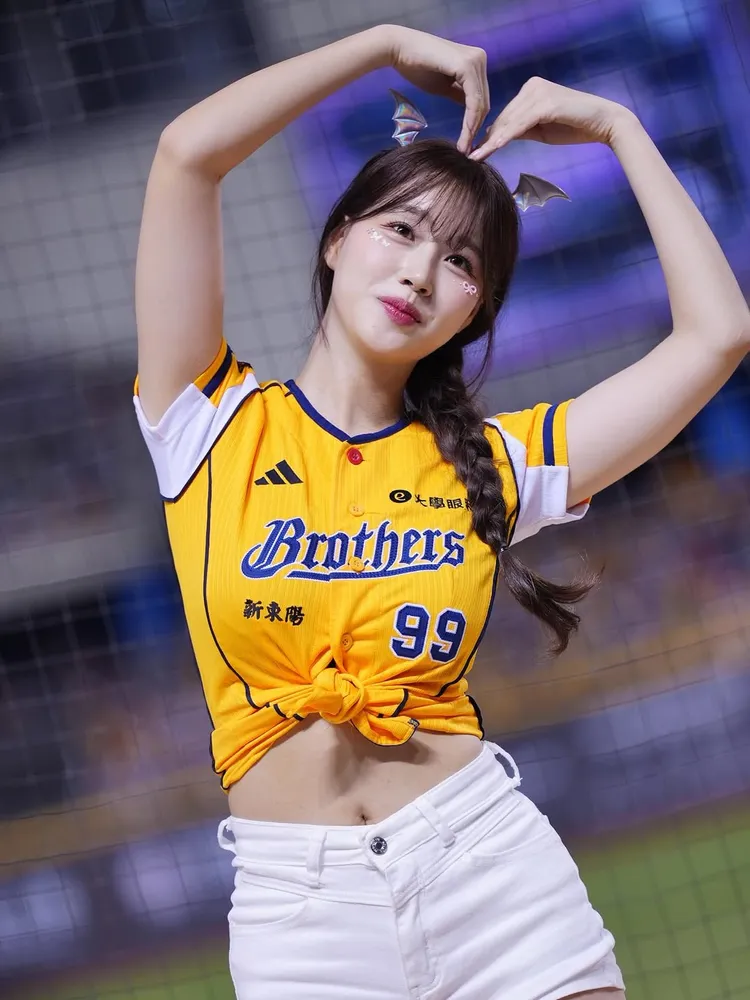 金渡兒近期加入中信兄弟啦啦隊。翻攝金渡兒IG