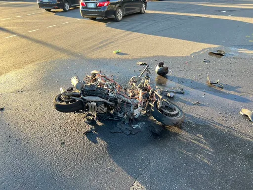 北市南湖大橋追撞事故 機車瞬間成火球!2人受傷送醫