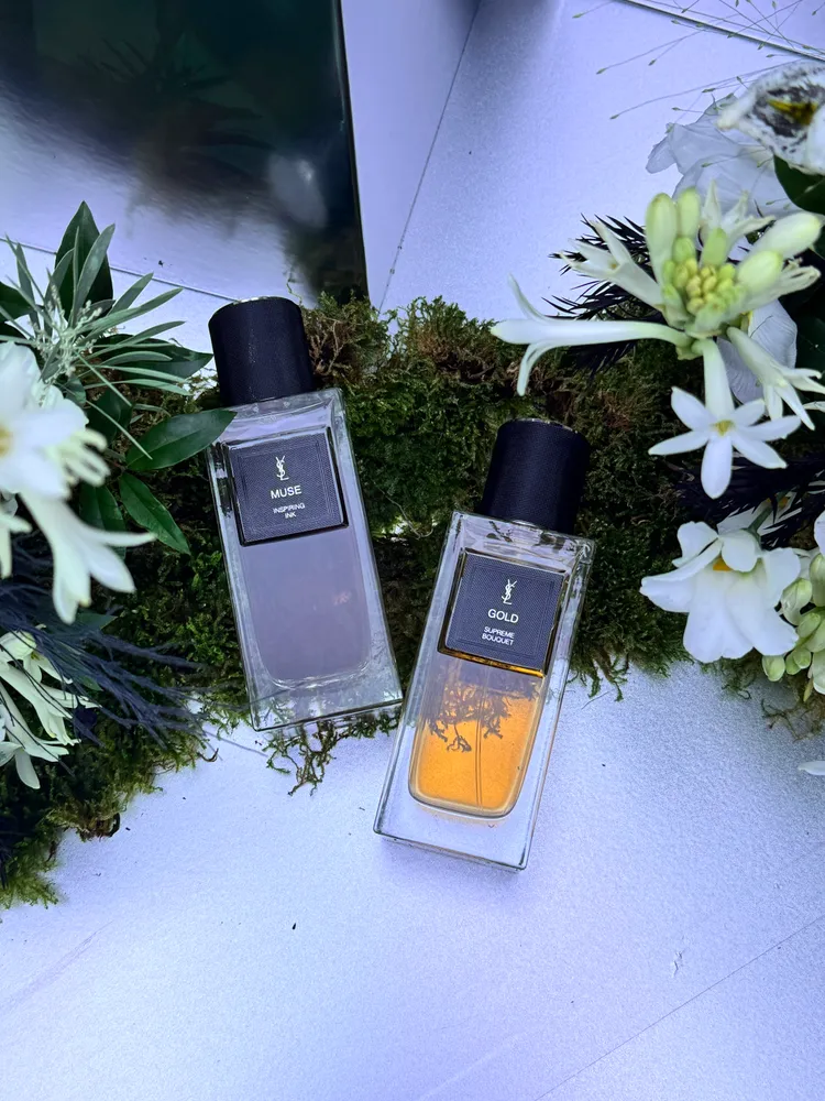 YSL時尚訂製香水推出全新墨染繆思和鎏金工藝2款新作，各75ml／8500元、125ml／1萬1500元。張家玲攝