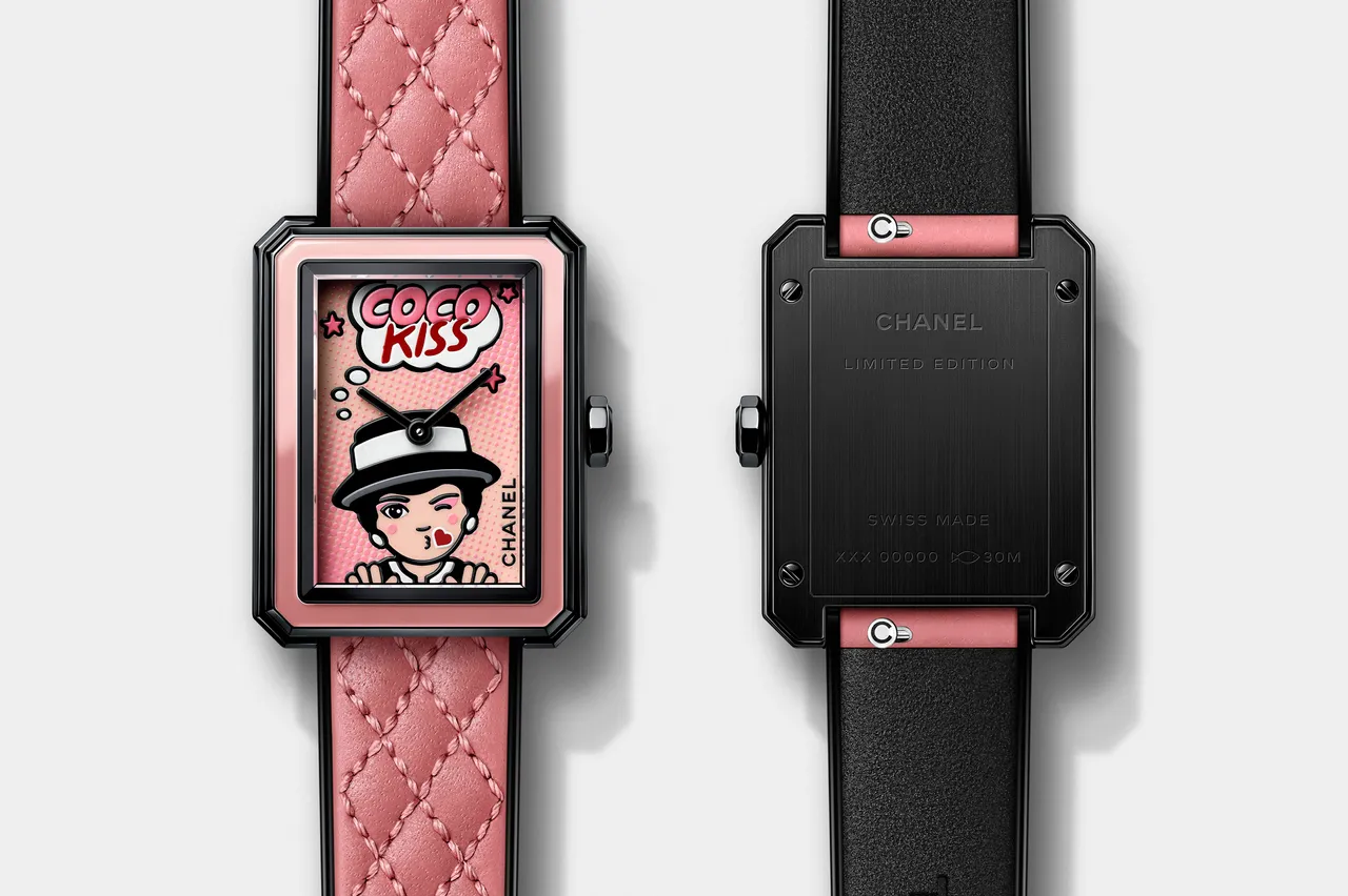 Boy·Friend Blush腕錶，27.9 x 21.5mm，黑色塗層精鋼錶殼，粉紅漆面錶圈與香奈兒女士圖騰錶盤，粉紅菱格紋小牛皮錶帶，石英機芯，防水30米，26萬元。品牌提供