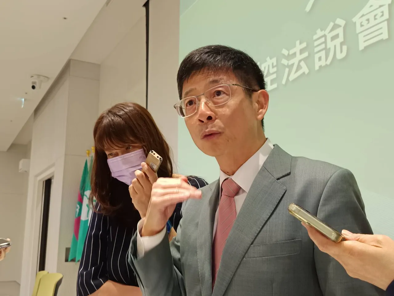 玉山金控(2884)11日召开法人说明会,公布2025年第2季营运概况。玉山金控董事长黄男州会后受访。许丽珍摄
