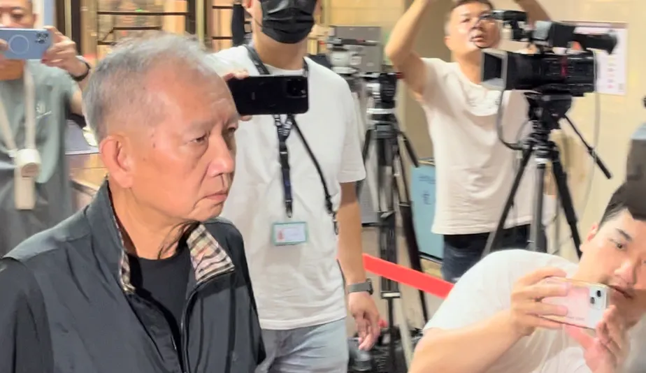 邱清章今日一早抵達北院,見到大批媒體守候神情肅殺。謝亞庭攝