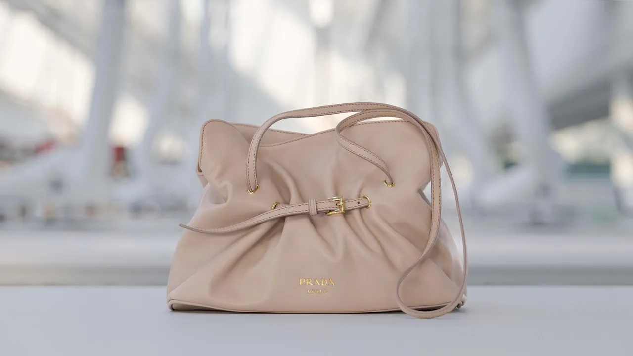 PRADA 2025秋冬Dada包。品牌提供