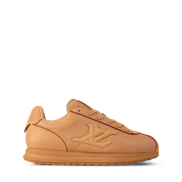 LV BUTTERSOFT 駝色運動鞋，4萬300元。品牌提供