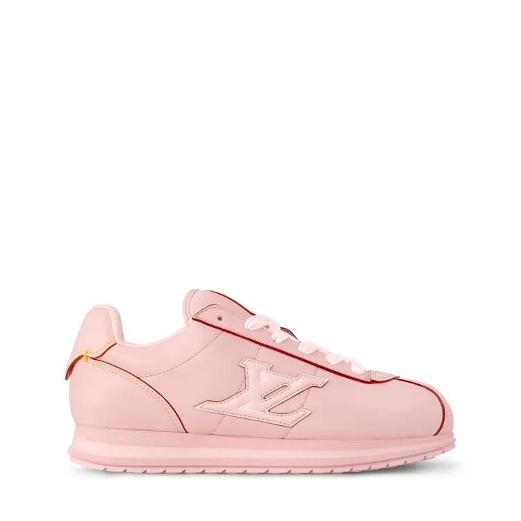 LV BUTTERSOFT 櫻花粉運動鞋，4萬300元。品牌提供