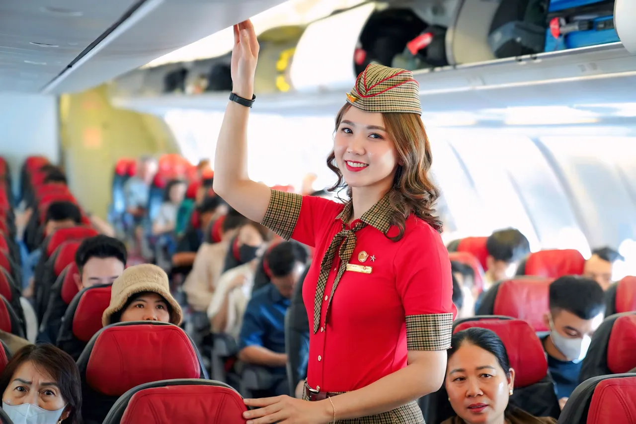 越捷航空空服员。越捷航空提供