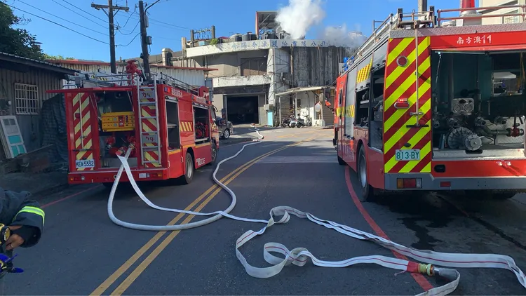警消利用水霧及電風扇將低濃度後，目前已無安全疑慮。翻攝照片
