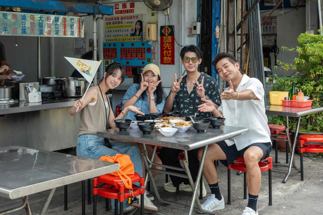 項婕如(左起)、六月、李玉璽、謝承均等一同探索台中之美。東森綜合台提供