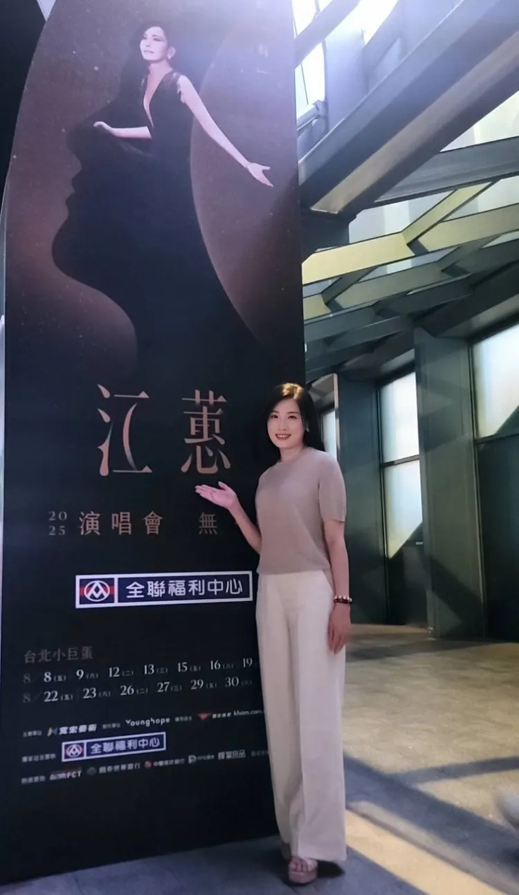 余秀娟跟江蕙看版合影。百福唱片提供