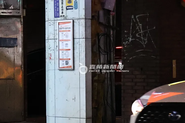 鹿希派和盧鼎惠最後坐上特斯拉，由司機載回「甲第名宮」。特勤中心攝