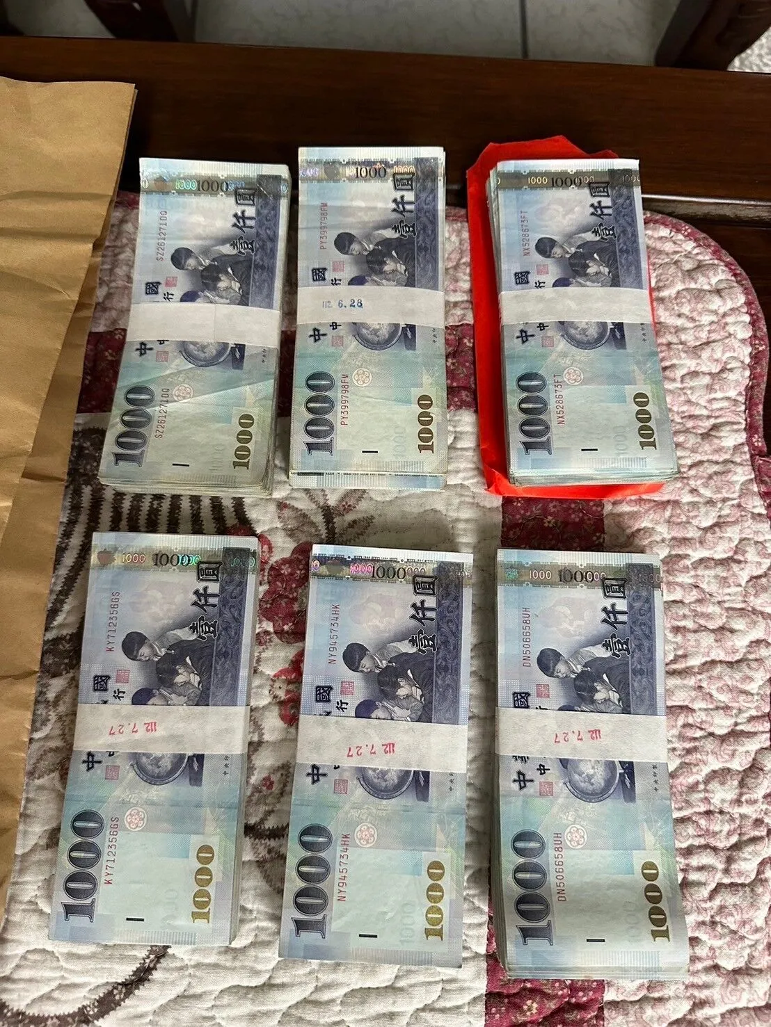 彰化地检前往云林、彰化两地48处搜索,查扣727万现金。翻摄照片