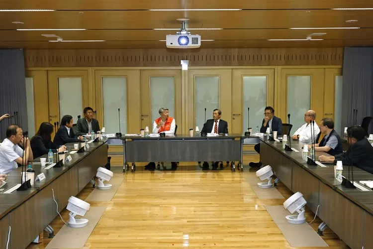 台灣對等關稅揭牌20%，經濟部長郭智輝今南下與精密機械、螺絲螺帽及金屬類製品等10多家業者座談並聽取業界心聲。經濟部提供