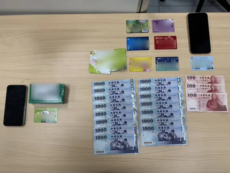 警方起獲贓款。蘆竹警分局提供