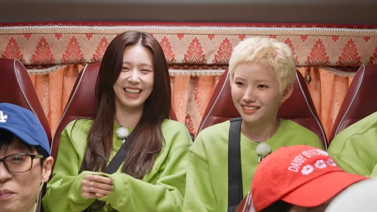 薇娟（左）的美貌讓人忽視她其實是主唱，小娟也炫耀薇娟是美貌主唱。中天綜合台提供