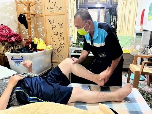 居服员父亲节快乐!提供不同视角技能 竹县府鼓励更多男性投入长照