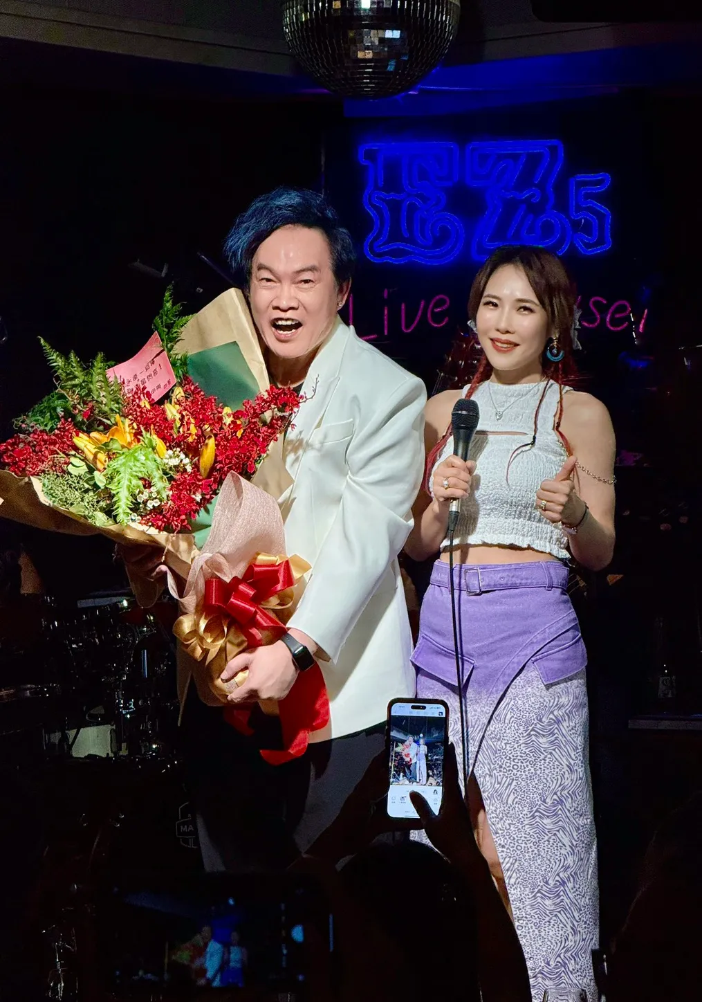 吴申梅(右)直赞康康是Live天王!吴申梅提供