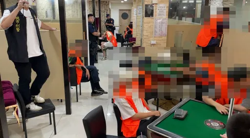 中原大學旁麻將館多人聚賭 29名賭客栽了!警全部帶回開罰