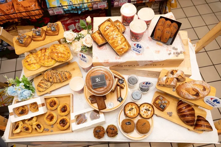 這次雙方聯名的黑糖季系列商品，在不同店型販售品項有所不同。家樂福提供