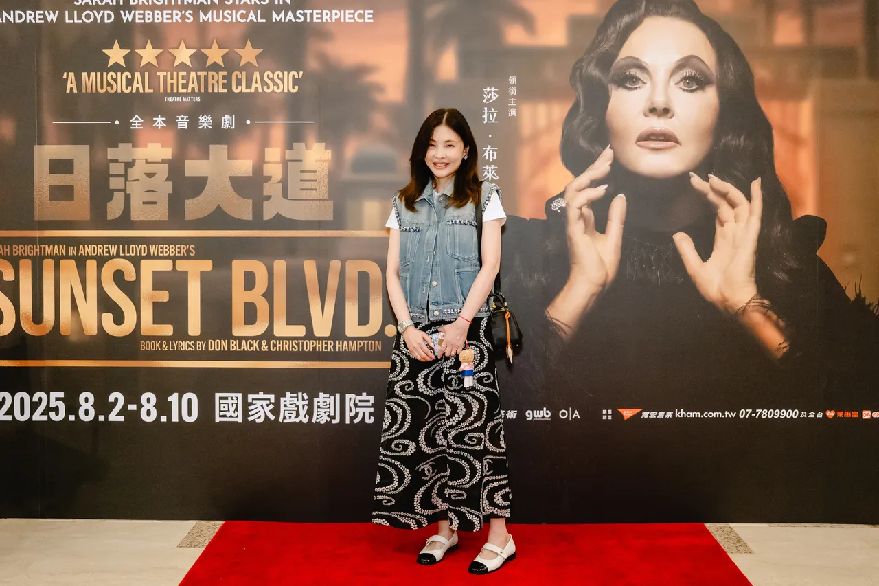 何如芸到场欣赏。宽宏艺术提供