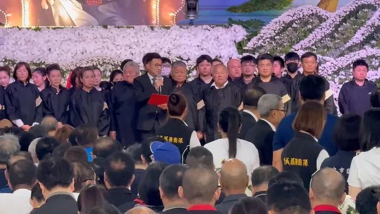 江啟臣介紹顏懷的生平。民眾提供