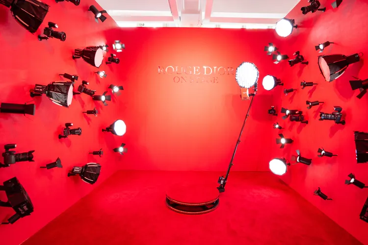 迪奧巨星派對紅360度巨星攝影棚。品牌提供