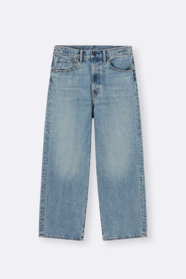 GU牛仔寬褲，優惠價890元。品牌提供