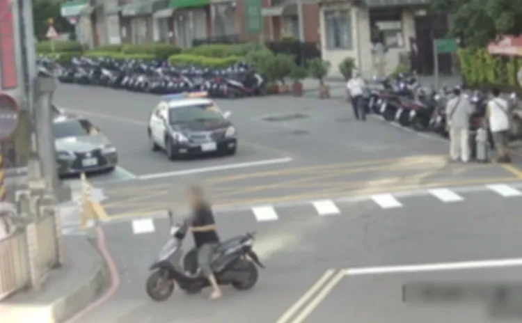 陳男用滑行方式竊車。警方提供