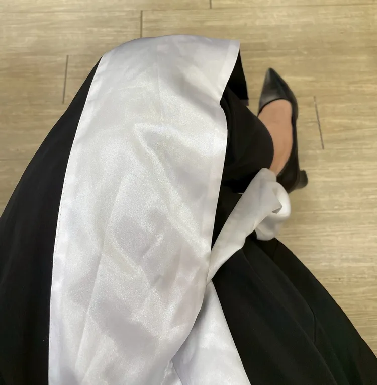 林沄蓁產女後，正式穿律師袍為委託人出庭打官司，因為她不喜歡穿律師袍的全身照，但會在等候開庭時自拍穿律師袍的不露臉照片。林沄蓁提供