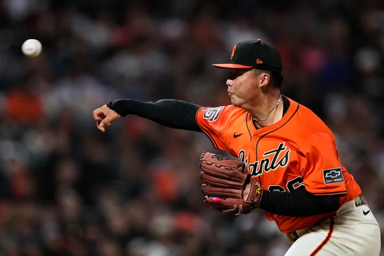 鄧愷威替台灣摘下睽違6年的大聯盟勝投。美聯社