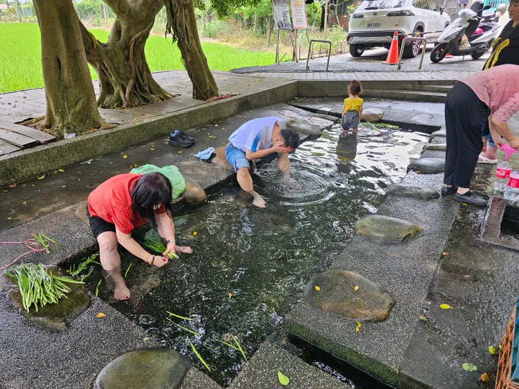 浣衣池其實是利用崖線及地形引水，也是八德自然、人文歷史一大特色。客家局提供
