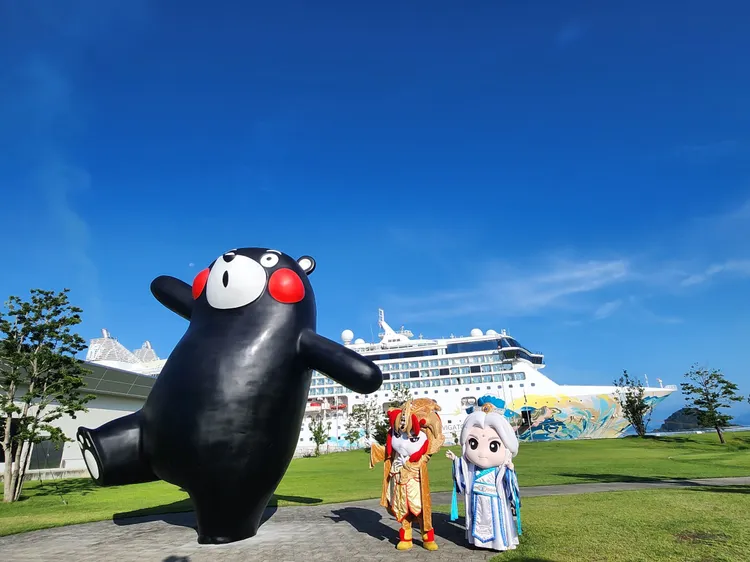 布袋戲偶跟著郵輪快樂出航。麗星郵輪提供