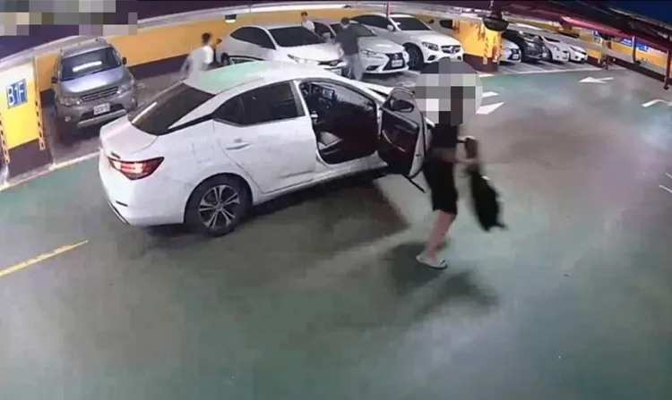 白色小客車上下來4名惡煞擄人。警方提供