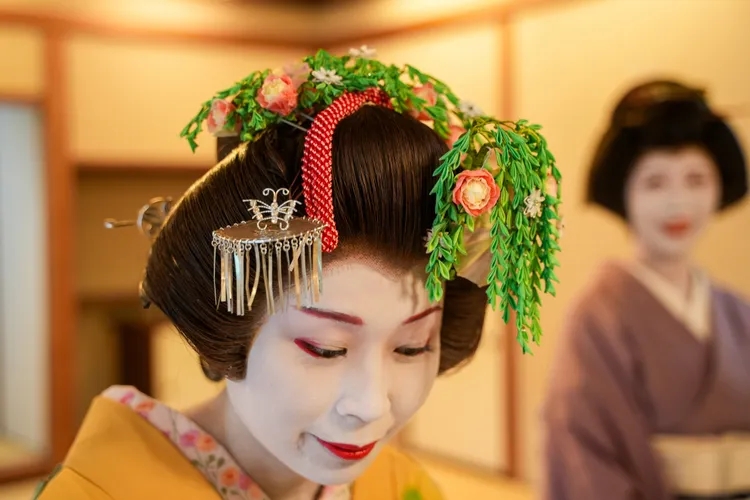 花朵造型的婆婆冰頭飾。田欣雲攝影