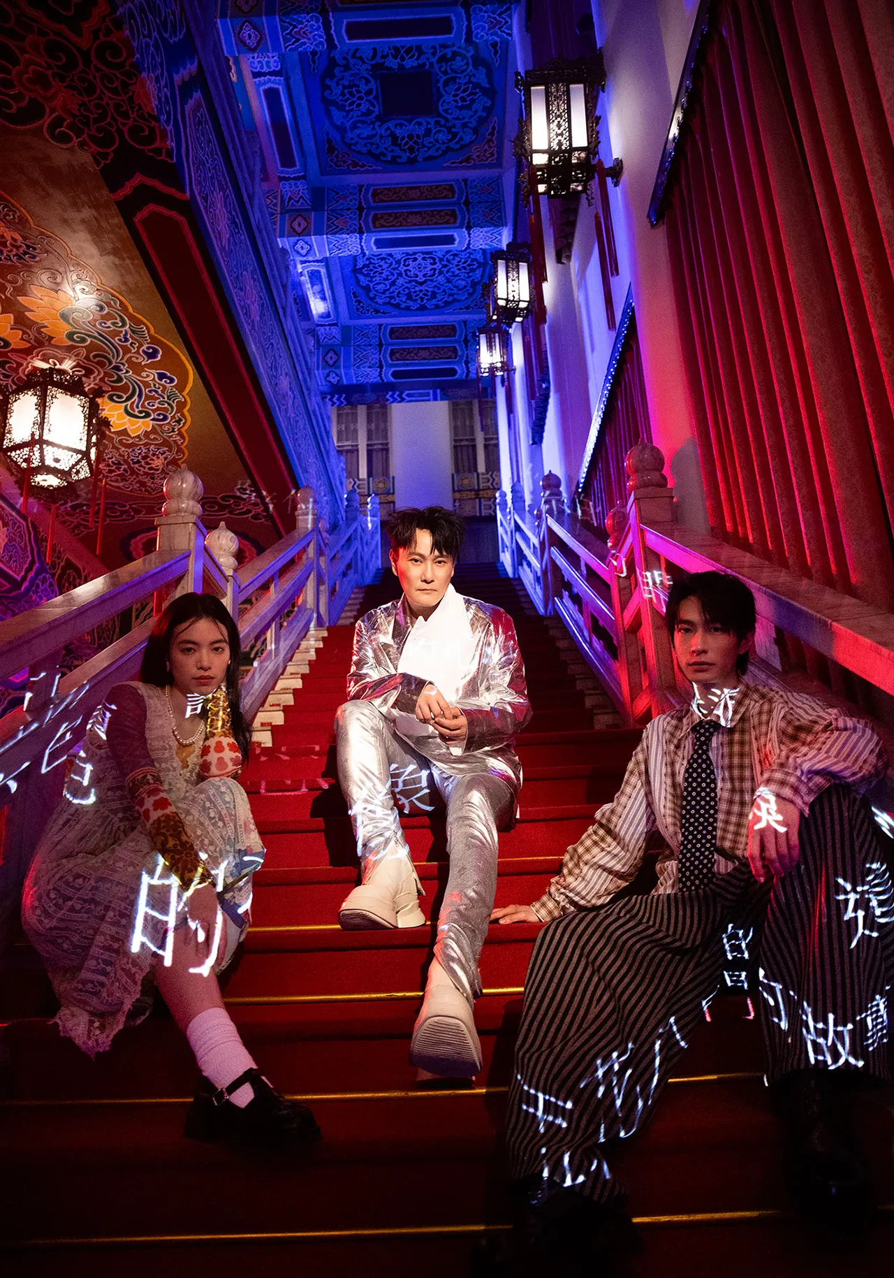 张信哲(中)MV邀来黄河(右)与陆夏演出男女进退拉扯。潮水音乐提供