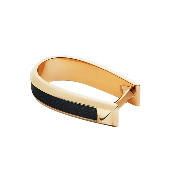 Jonc en box et métal doré Box 小牛皮與金屬材質手環，3萬300元。品牌提供