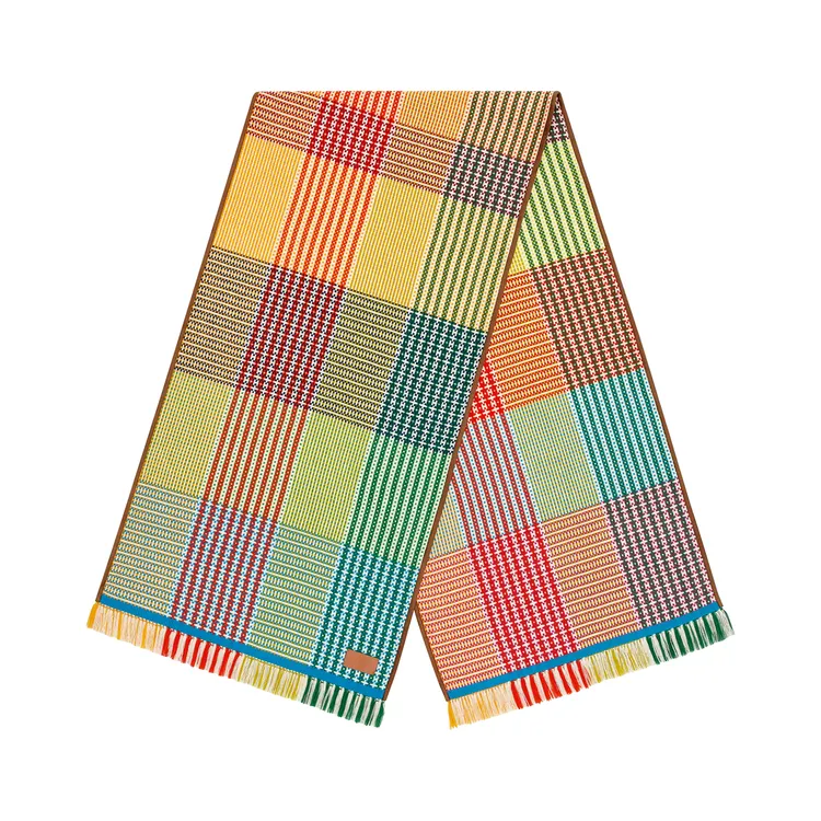 喀什米爾圍巾，5萬8200元。品牌提供