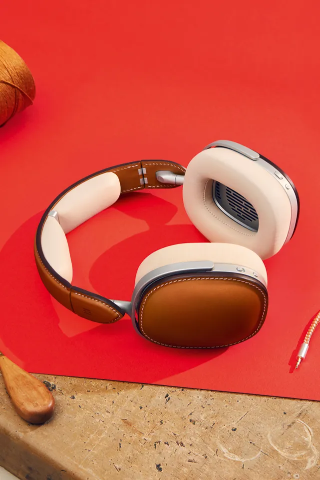 Pippa母牛皮耳機，49萬2900元。品牌提供